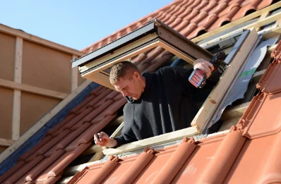 Pose de fenêtres de toit Velux à Mouliets-et-Villemartin